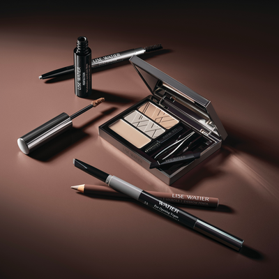 Découvrez les crayons, gels et essentiels pour les sourcils Watier, conçus pour définir, combler et sculpter les sourcils avec un résultat naturel.